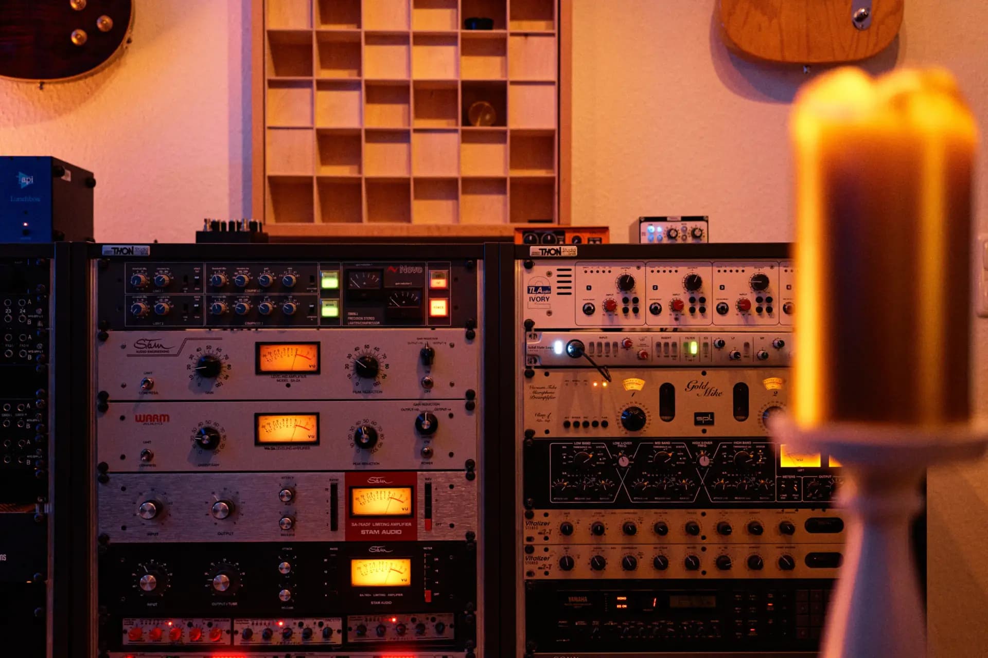Analoges Outboard-Equipment im Studio